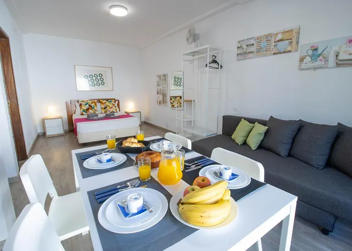 Golf With Pool By Homing Apartmán